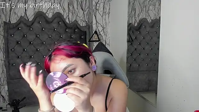 larissa01  online show from 01/19/25, 03:18