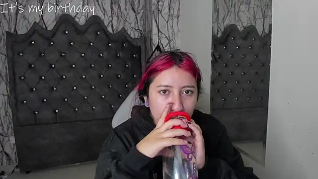 larissa01  online show from 01/22/25, 03:09