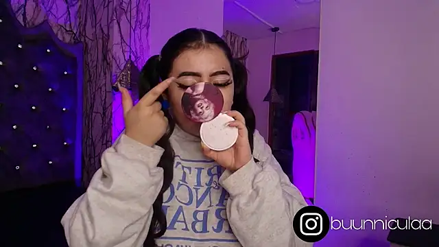 larissa01  online show from 09/19/25, 04:47