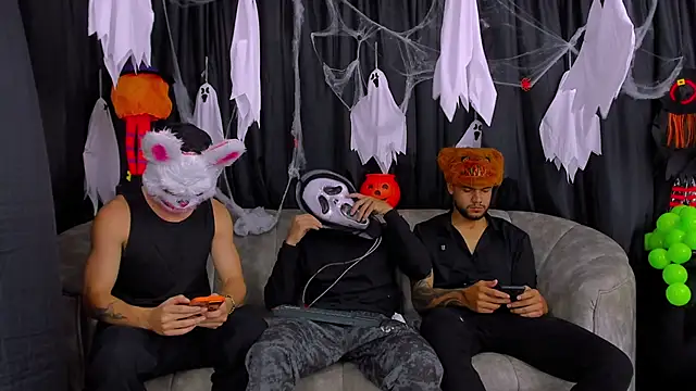 Snapshot of hot_day chatting on 10/31/25, 09:16 hot day online show from 10/31/25, 09:16