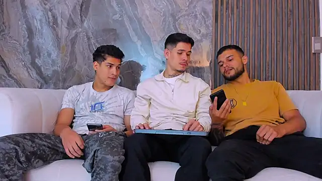 Snapshot of hot_day chatting on 11/10/25, 08:30 hot day online show from 11/10/25, 08:30