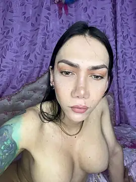 Snapshot of hellendollxxx chatting on 01/14/26, 01:44 hellendollxxx online show from 01/14/26, 01:44