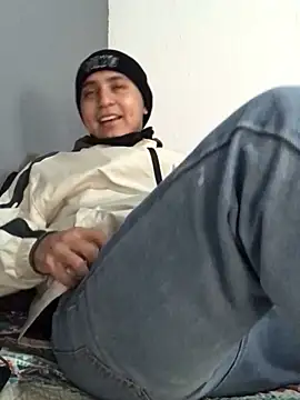 Snapshot of Slow_Kmazutra chatting on 01/21/25, 07:39 Slow Kmazutra online show from 01/21/25, 07:39