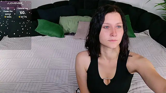 Snapshot of SarahStanley chatting on 09/19/25, 04:29 SarahStanley online show from 09/19/25, 04:29