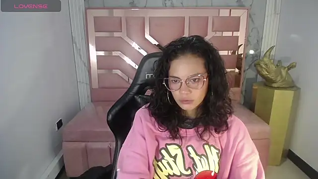 Snapshot of Tyna_ch chatting on 01/15/25, 04:21 Tyna ch online show from 01/15/25, 04:21
