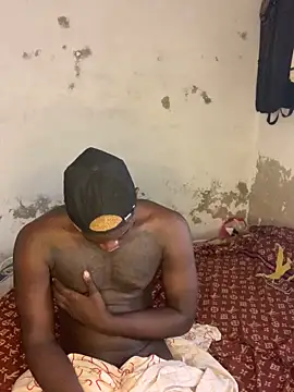 Snapshot of bad-boy-2002 chatting on 01/13/25, 07:43 bad-boy-2002 online show from 01/13/25, 07:43