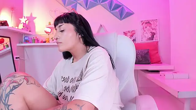 Snapshot of Valkiria_ponce chatting on 05/01/26, 05:01 Valkiria ponce online show from 05/01/26, 05:01
