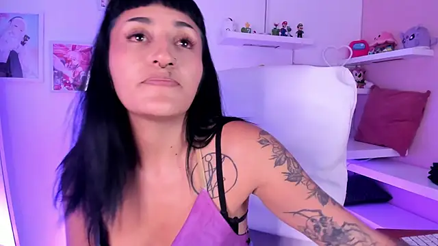 Snapshot of Valkiria_ponce chatting on 07/24/26, 04:43 Valkiria ponce online show from 07/24/26, 04:43