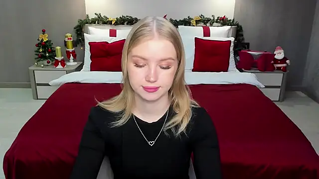 Snapshot of shy__lady chatting on 12/17/24, 06:20 shy lady online show from 12/17/24, 06:20