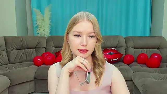 Snapshot of shy__lady chatting on 02/10/25, 10:09 shy lady online show from 02/10/25, 10:09