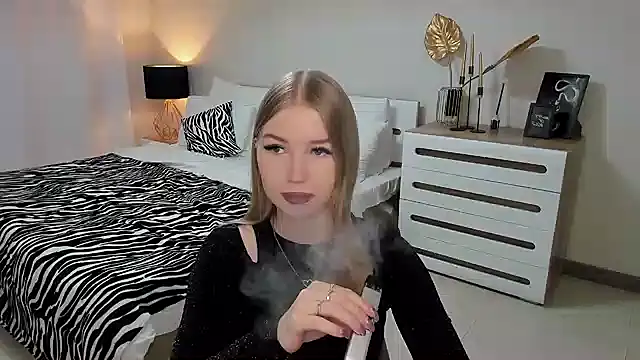 Snapshot of shy__lady chatting on 03/20/25, 09:24 shy lady online show from 03/20/25, 09:24