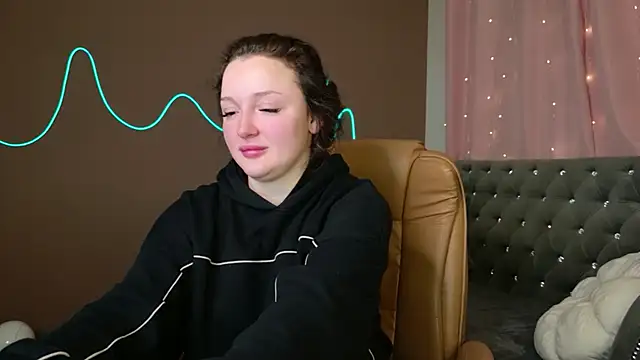 GloriNichols online show from 10/21/25, 05:19