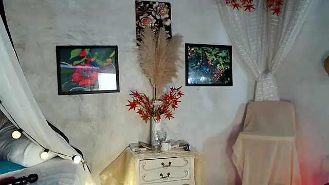 Kyara Queen online show from 01/12/25, 09:40