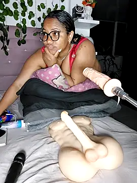 Snapshot of Lilithcaballero chatting on 10/01/25, 01:11 Lilithcaballero online show from 10/01/25, 01:11