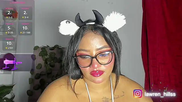 Snapshot of Lilithcaballero chatting on 10/26/25, 02:28 Lilithcaballero online show from 10/26/25, 02:28