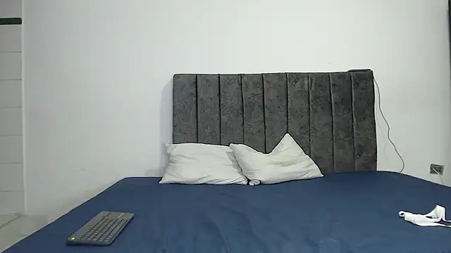 Snapshot of FerneyManti chatting on 01/30/25, 12:06 FerneyManti online show from 01/30/25, 12:06