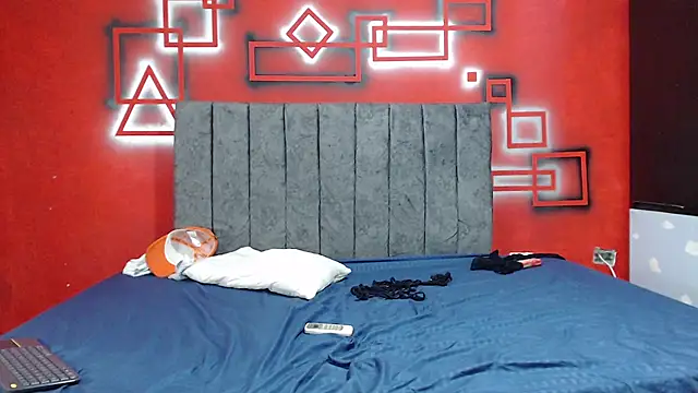 Snapshot of FerneyManti chatting on 11/15/25, 02:13 FerneyManti online show from 11/15/25, 02:13