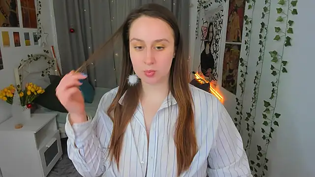 Snapshot of Lattea chatting on 12/27/24, 10:16 Lattea online show from 12/27/24, 10:16