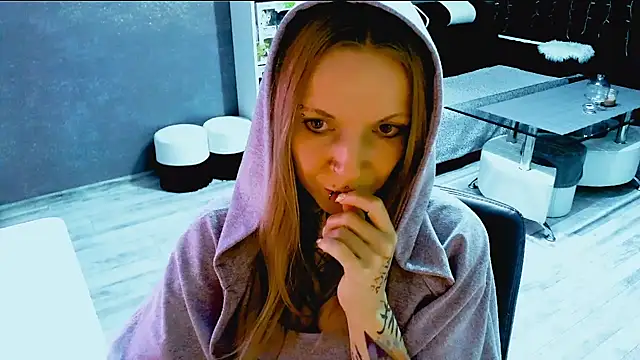 InesGold online show from 10/17/25, 08:22