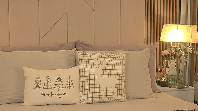 Snapshot of Blanche_Summer chatting on 12/14/25, 01:38 Blanche Summer online show from 12/14/25, 01:38