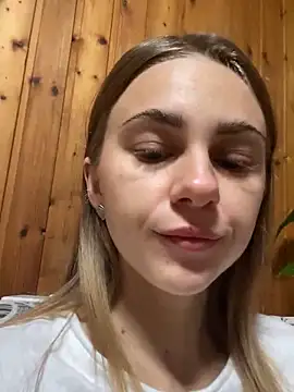 Snapshot of GraceTorrez chatting on 11/11/25, 10:04 GraceTorrez online show from 11/11/25, 10:04