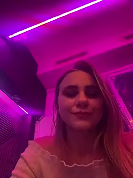 Snapshot of GraceTorrez chatting on 11/11/25, 10:10 GraceTorrez online show from 11/11/25, 10:10