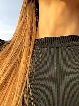 Snapshot of GraceTorrez chatting on 11/23/25, 12:05 GraceTorrez online show from 11/23/25, 12:05