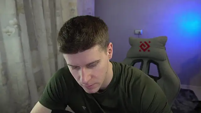 Snapshot of Bruno_Banani chatting on 11/17/25, 04:46 Bruno Banani online show from 11/17/25, 04:46