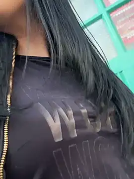 Snapshot of Sara_luna_ chatting on 01/15/25, 10:46 Sara luna  online show from 01/15/25, 10:46