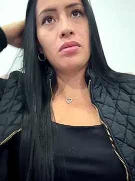 Snapshot of Sara_luna_ chatting on 10/30/25, 11:38 Sara luna  online show from 10/30/25, 11:38