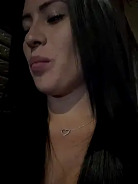 Snapshot of Sara_luna_ chatting on 11/16/25, 01:55 Sara luna online show from 11/16/25, 01:55