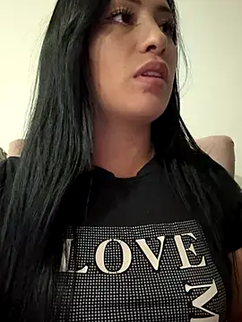 Snapshot of Sara_luna_ chatting on 12/05/25, 01:14 Sara luna online show from 12/05/25, 01:14