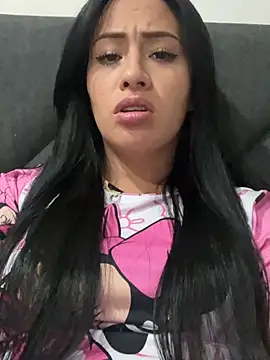 Snapshot of Sara_luna_ chatting on 06/28/26, 03:01 Sara luna online show from 06/28/26, 03:01