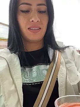 Snapshot of Sara_luna_ chatting on 07/11/26, 03:37 Sara luna online show from 07/11/26, 03:37