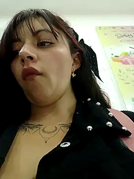 Isabella Delight  online show from 03/06/25, 12:10