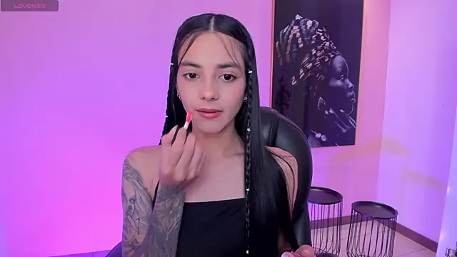 Snapshot of HannahJamesX chatting on 09/20/25, 06:53 HannahJamesX online show from 09/20/25, 06:53