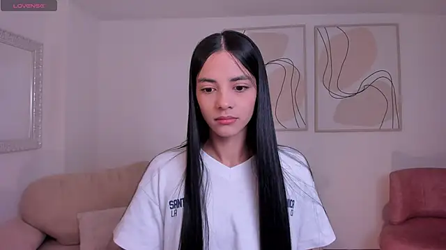 Snapshot of HannahJamesX chatting on 10/05/25, 05:00 HannahJamesX online show from 10/05/25, 05:00