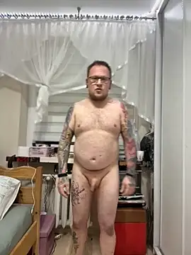 Snapshot of PierreNaked89 chatting on 11/17/25, 11:32 PierreNaked89 online show from 11/17/25, 11:32