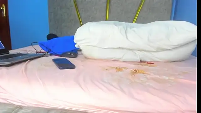 Pretty Shall online show from 10/15/25, 03:34