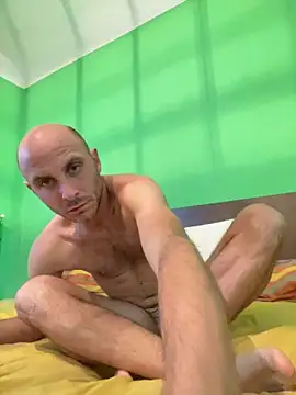 Snapshot of tubfunaske chatting on 10/12/25, 12:48 tubfunaske online show from 10/12/25, 12:48