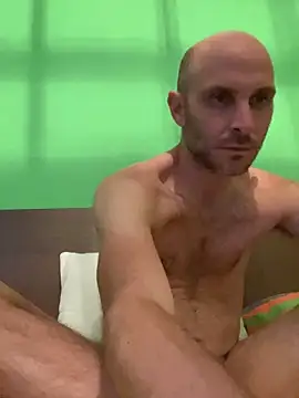 Snapshot of tubfunaske chatting on 10/15/25, 05:35 tubfunaske online show from 10/15/25, 05:35