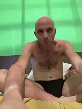 Snapshot of tubfunaske chatting on 10/28/25, 06:43 tubfunaske online show from 10/28/25, 06:43