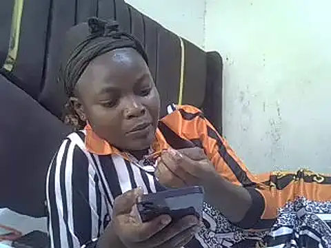 pretty vivy online show from 03/21/25, 05:54