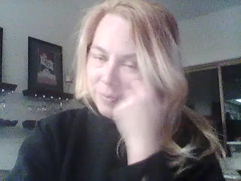 Snapshot of burrkitty chatting on 10/14/25, 03:29 burrkitty online show from 10/14/25, 03:29