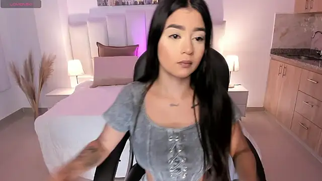 Snapshot of amelie_jhons chatting on 11/18/25, 08:24 amelie jhons online show from 11/18/25, 08:24