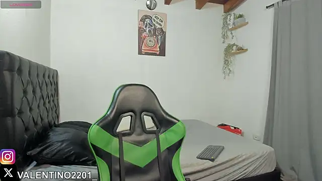 Valentino Xander online show from 10/10/25, 12:31