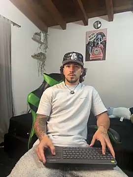 Valentino Xander online show from 11/21/25, 11:36