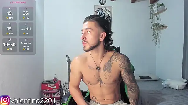 Snapshot of Valentino_Xander chatting on 12/20/25, 01:34 Valentino Xander online show from 12/20/25, 01:34