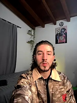 Snapshot of Valentino_Xander chatting on 12/21/25, 01:24 Valentino Xander online show from 12/21/25, 01:24