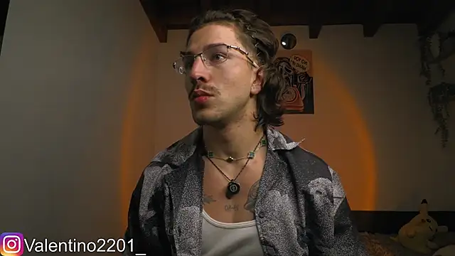 Snapshot of Valentino_Xander chatting on 04/10/26, 01:11 Valentino Xander online show from 04/10/26, 01:11